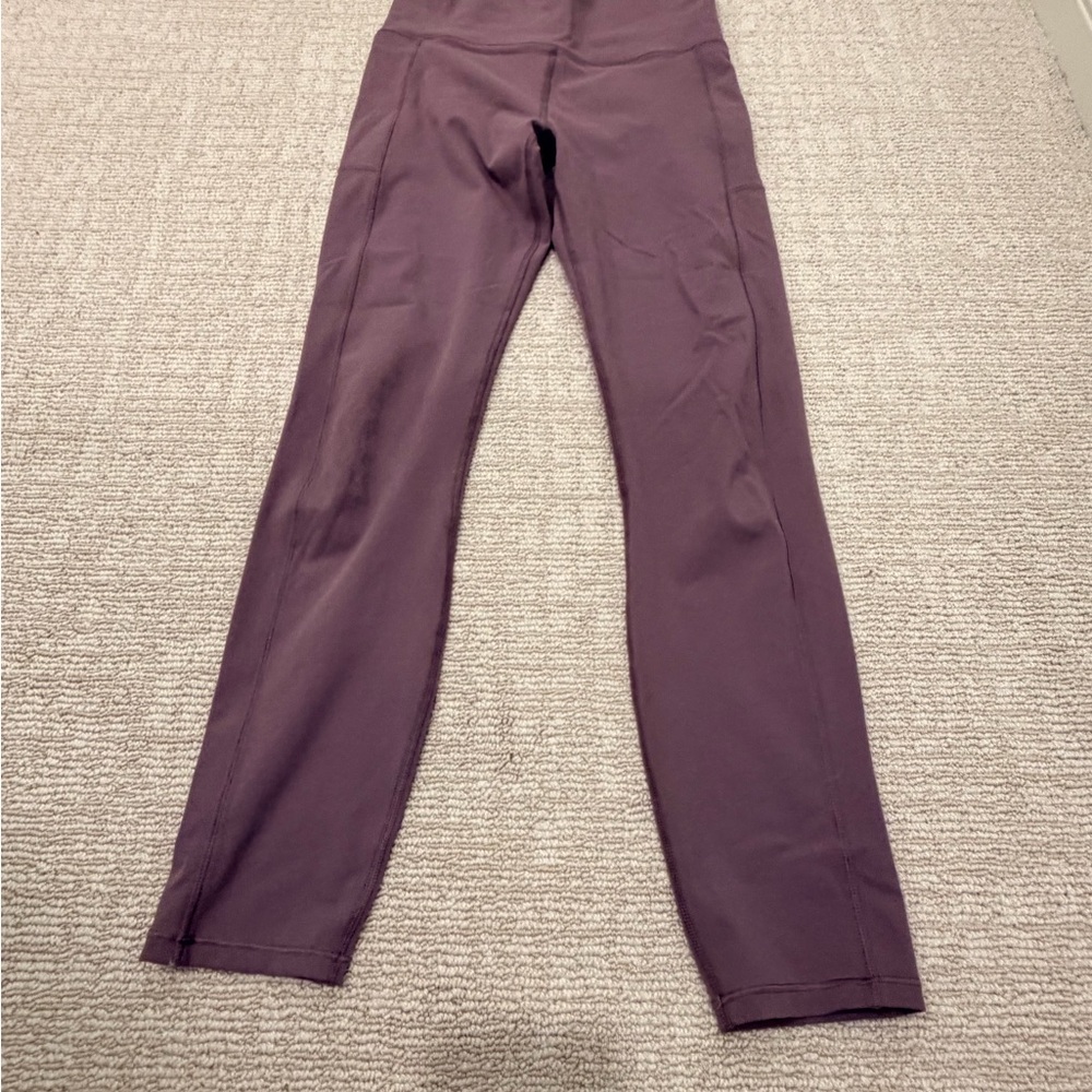 Vuori Studio Pocket leggings - Wonen’s Size Small. Color - Hazel.